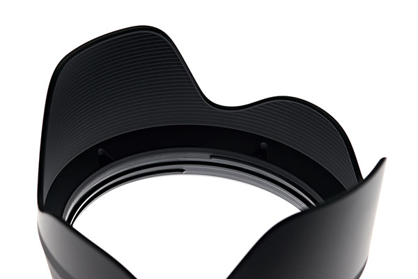 sigma 35mm-art-f1.2-hood_02